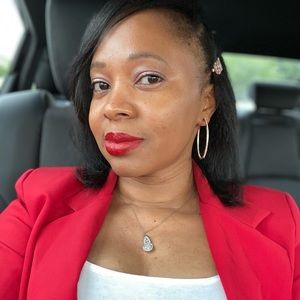 Meet your Posher, Angela